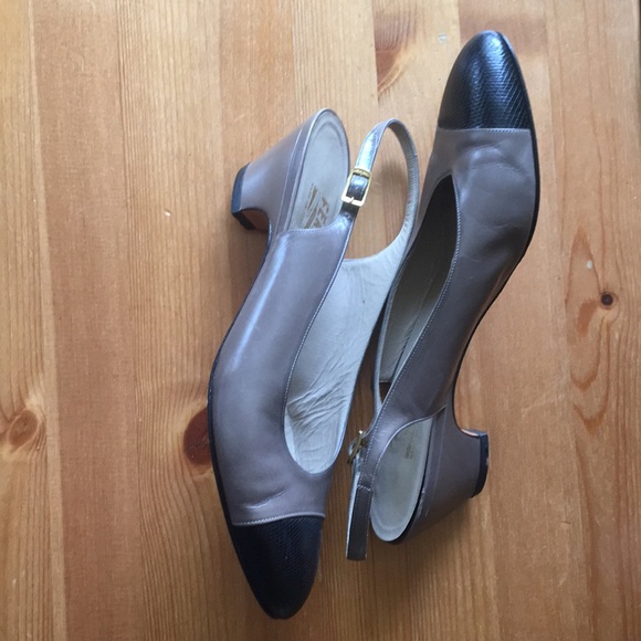 Vintage Salvatore Ferragamo cap toe sling backs - Picture 2 of 5